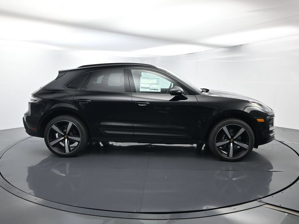 Certified 2026 Porsche Macan AWD/4WD image 16