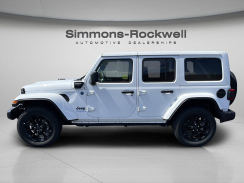 Used 2025 Jeep Wrangler Unlimited Sahara w/ Safety Group AWD/4WD image 2