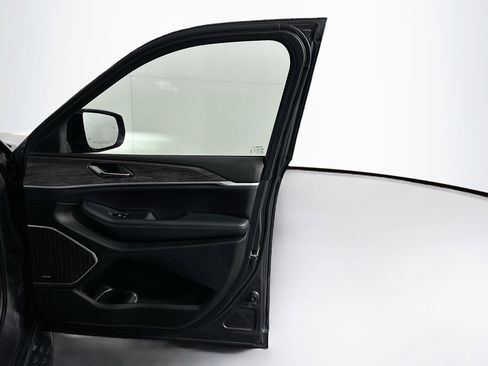 Used 2023 Jeep Grand Cherokee L Limited w/ Luxury Tech Group II image 35