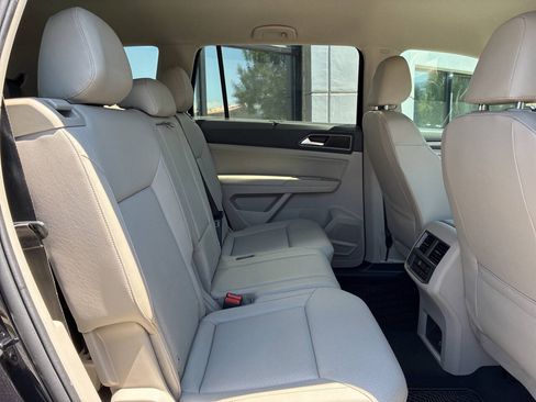 Used 2019 Volkswagen Atlas SE w/ Towing Package FWD image 12