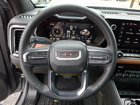 Used 2024 GMC Canyon AT4 image 19