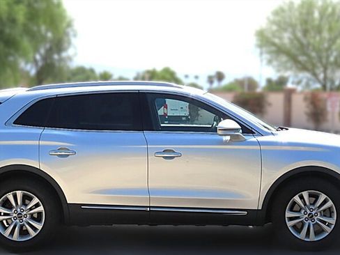 Used 2017 Lincoln MKX Premiere FWD image 7