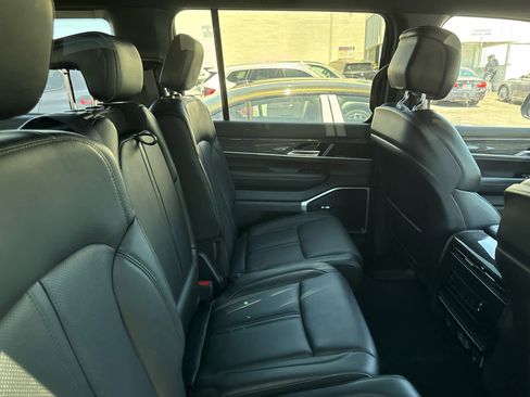 Used 2022 Jeep Wagoneer Series II AWD/4WD image 9