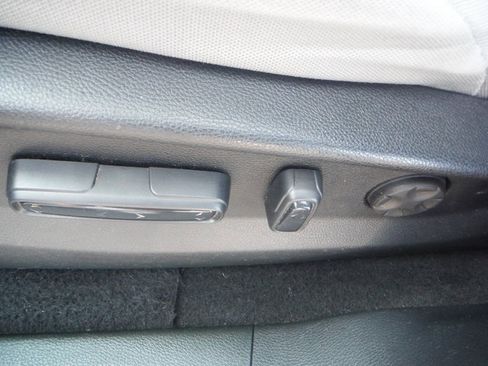 Used 2018 Honda CR-V EX image 16