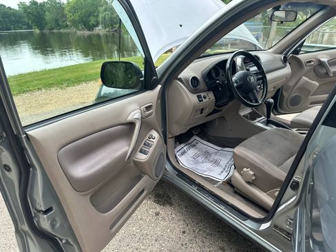 Used 2005 Toyota RAV4 4WD image 9