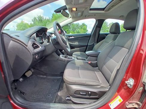 Certified 2018 Chevrolet Cruze LT w/ Sun And Sound Package FWD image 10
