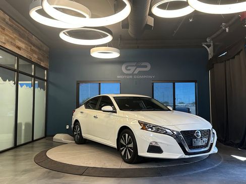 Used 2022 Nissan Altima 2.5 SV w/ SV Premium Package AWD/4WD image 1