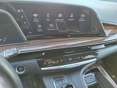 Certified 2024 Cadillac Escalade ESV Luxury image 13