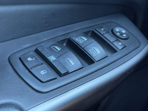 Used 2021 Jeep Cherokee Latitude Lux w/ Comfort/Convenience Group FWD image 25
