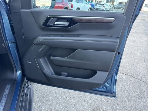 Used 2025 Chevrolet Suburban Premier w/ Sun And Tow Package image 9