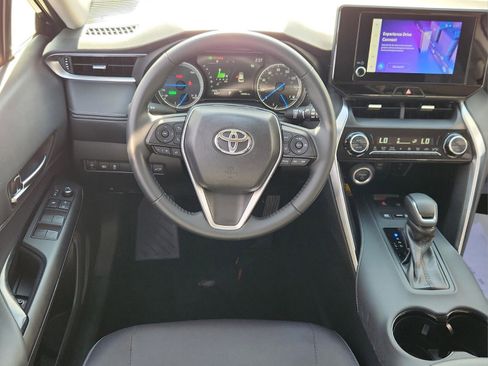 Certified 2023 Toyota Venza LE image 10