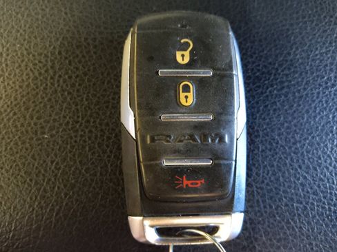 Used 2022 RAM 1500 Big Horn AWD/4WD image 32