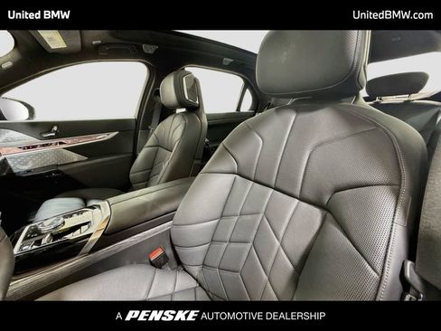 Used 2023 BMW 760i xDrive AWD/4WD image 5