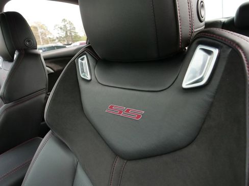 Used 2015 Chevrolet SS RWD image 17