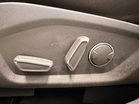 Used 2015 Ford Fusion Titanium image 22