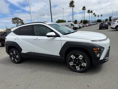 Used 2025 Hyundai Kona SEL AWD/4WD image 3
