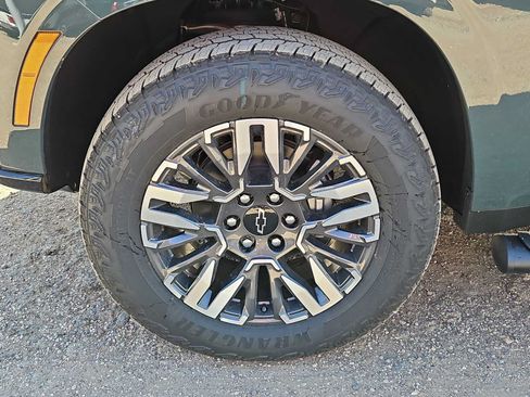 New 2026 Chevrolet Suburban Z71 w/ Z71 Off-Road Package AWD/4WD image 11