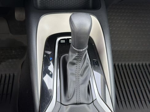 Used 2025 Toyota Corolla LE FWD image 18