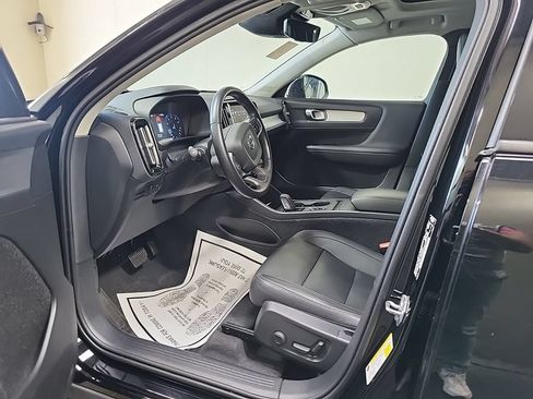 Used 2021 Volvo XC40 T5 Momentum AWD/4WD image 3