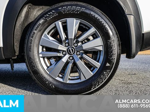 Certified 2025 Nissan Pathfinder SV image 17