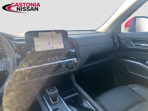 Used 2024 Nissan Pathfinder SL image 31