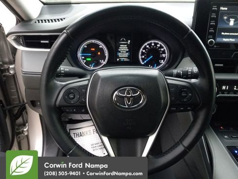 Used 2022 Toyota Venza LE image 14