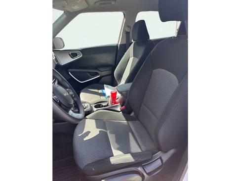 Used 2023 Kia Soul LX FWD image 10