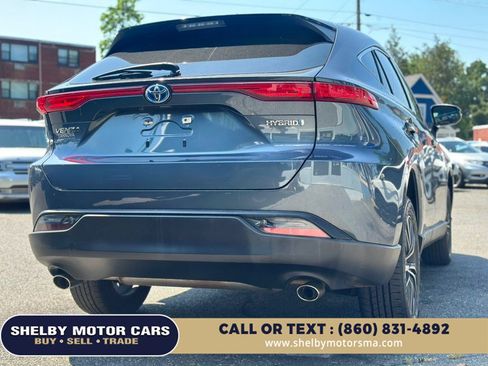 Used 2022 Toyota Venza LE AWD/4WD image 5