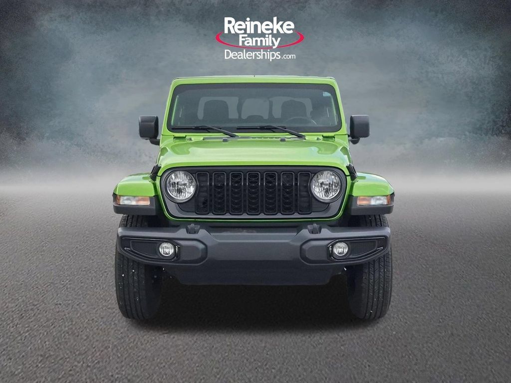 Used 2025 Jeep Gladiator Sport AWD/4WD image 2