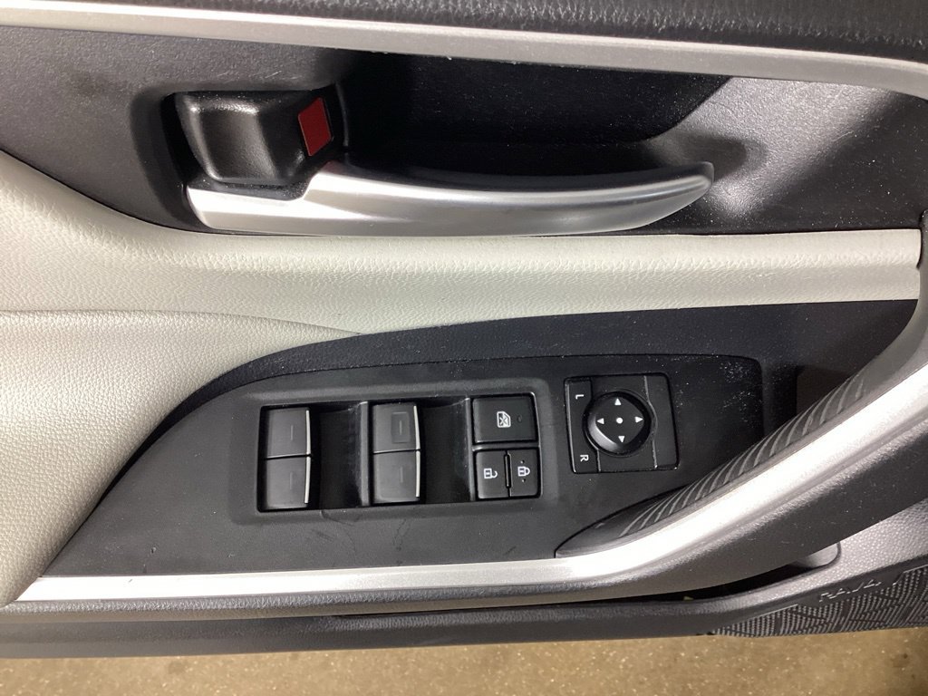 Used 2024 Toyota RAV4 XLE AWD/4WD image 11