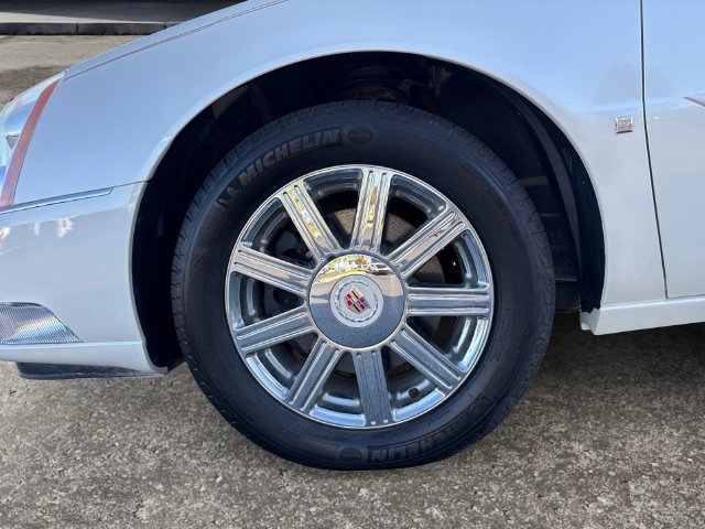 Used 2008 Cadillac DTS FWD image 14