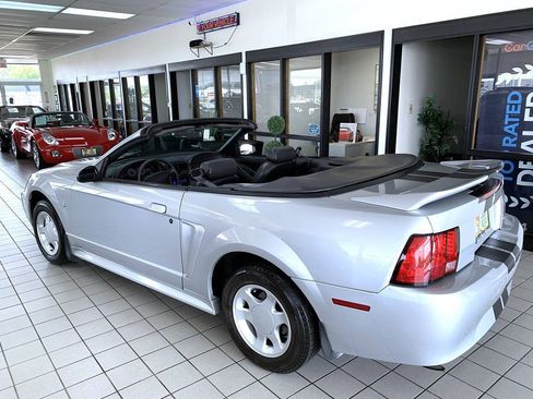 Used 2000 Ford Mustang Convertible RWD image 6