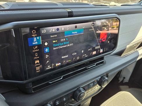 Used 2024 Jeep Wrangler Unlimited Sahara AWD/4WD image 17