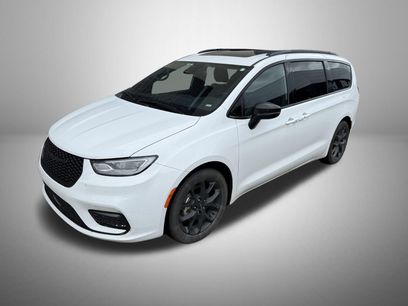 Used 2025 Chrysler Pacifica Limited