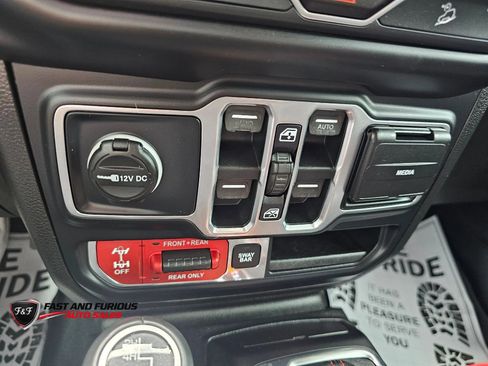 Used 2019 Jeep Wrangler Unlimited Rubicon w/ Dual Top Group AWD/4WD image 28