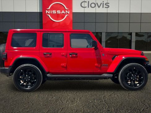 Used 2025 Jeep Wrangler Unlimited Sahara AWD/4WD image 9