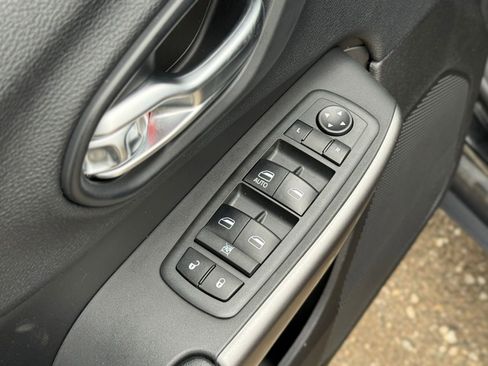 Used 2019 Jeep Cherokee Latitude w/ Popular Appearance Group image 13