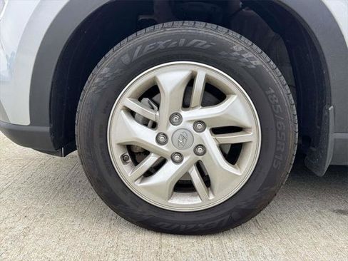 Certified 2023 Hyundai Venue SE image 8