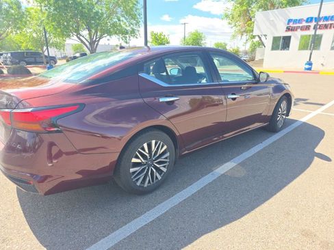 Used 2024 Nissan Altima 2.5 SV image 3
