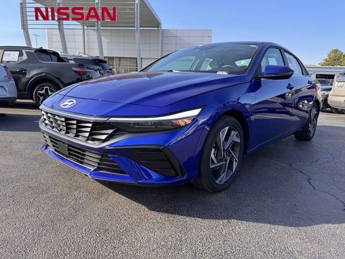 Used 2025 Hyundai Elantra Limited image 1