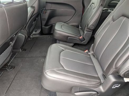 New 2027 Chrysler Pacifica Select FWD image 27