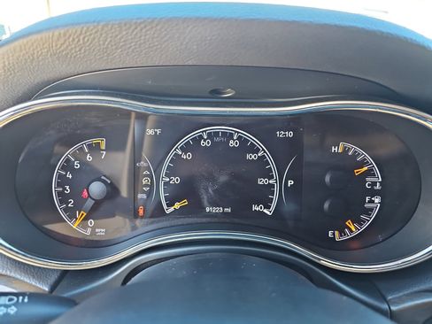 Used 2017 Jeep Grand Cherokee Limited w/ Luxury Group II image 18