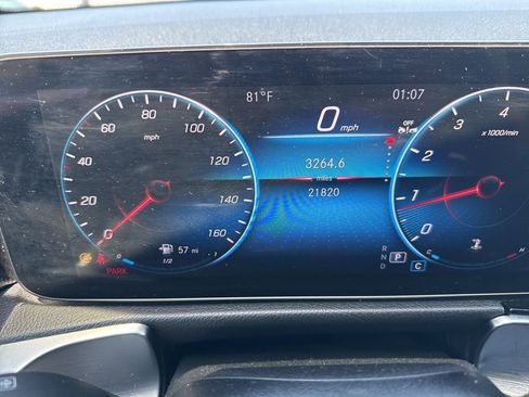 Used 2023 Mercedes-Benz GLB 250 4MATIC image 9