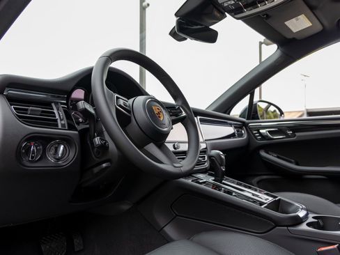 New 2026 Porsche Macan AWD/4WD image 4