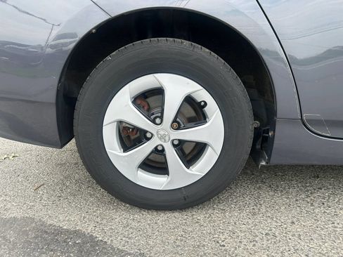 Used 2013 Toyota Prius Four FWD image 9
