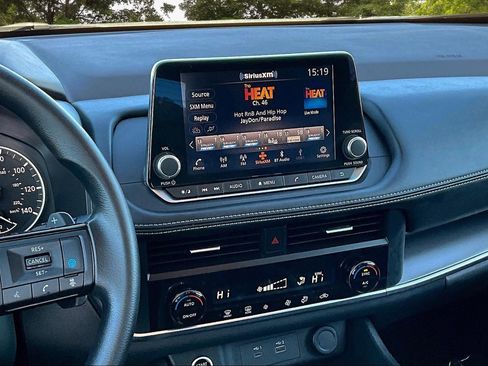 Used 2023 Nissan Rogue SV image 9