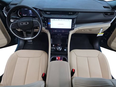 New 2026 Jeep Grand Cherokee Limited AWD/4WD image 9