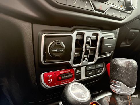 Used 2023 Jeep Gladiator Mojave w/ LED Lighting Group AWD/4WD image 17