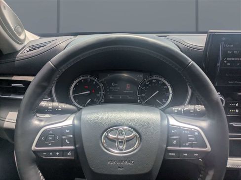 Used 2022 Toyota Highlander Limited FWD image 30