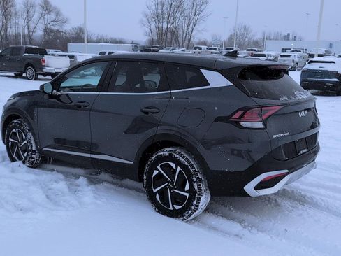 Used 2023 Kia Sportage LX image 3